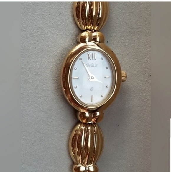 BELAIR VINTAGE NEW IN BOX SWISS MADE GOLDTONE SCALLOP DESIGN LADIES WATCH main image 8